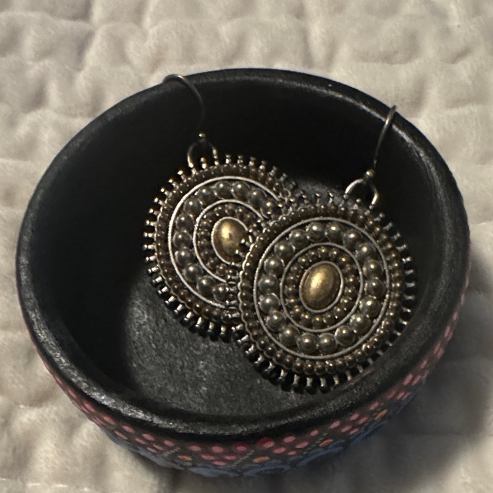 LUCKY Mixed metal Gold/Silver Earrings with painted jewelry box.